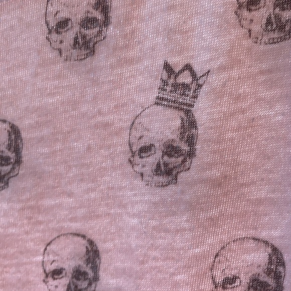 princess vera wang Tops - Pink skulls and jewelry oh my